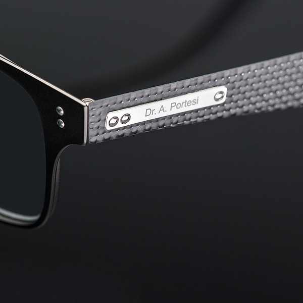 Dettaglio del design leggero e personalizzato delle loupes veterinarie Univet Ash
