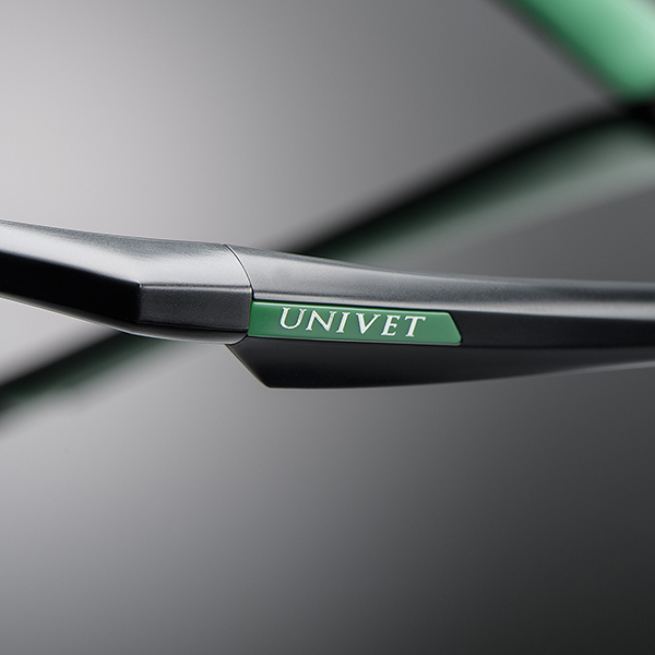 Dettaglio del design leggero e personalizzato delle loupes veterinarie Univet Techne